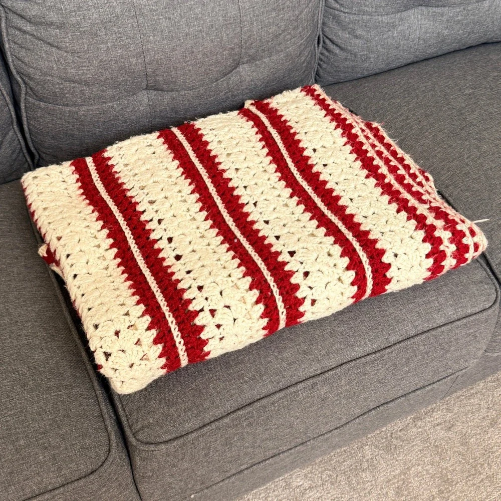 Handmade Unisex Vintage Crochet Afghan Striped Scalloped 45x64‎ Red Cream Knit